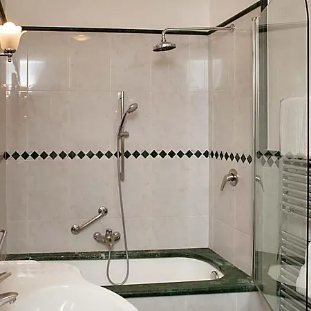 إكسكيوتيف 4*